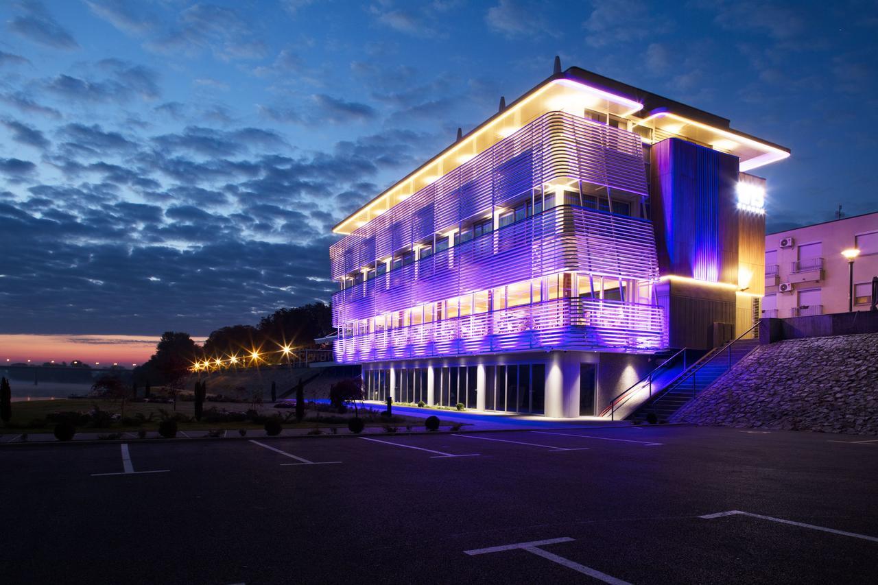 Hotel Navis Orasje Экстерьер фото