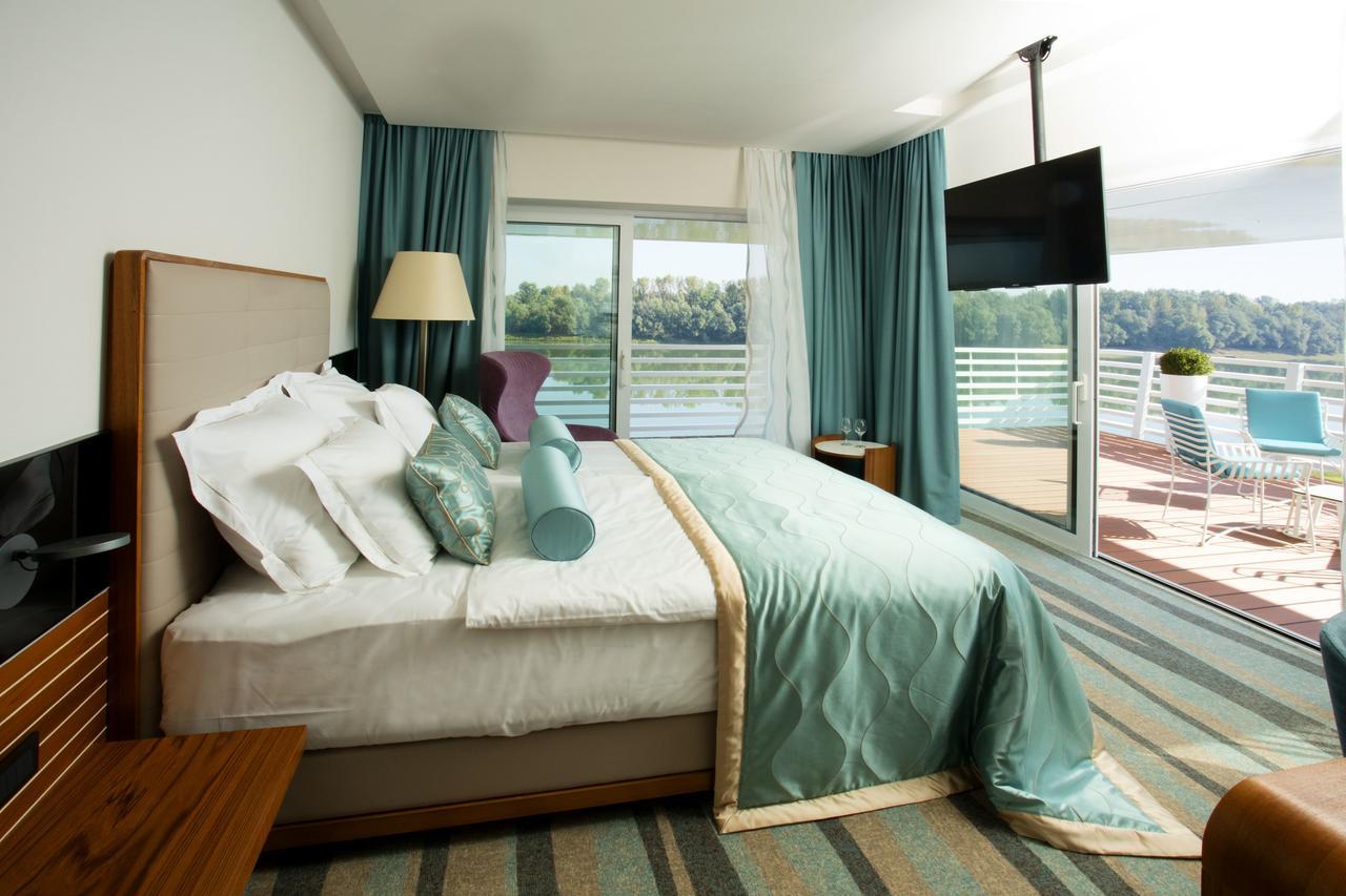 Hotel Navis Orasje Экстерьер фото
